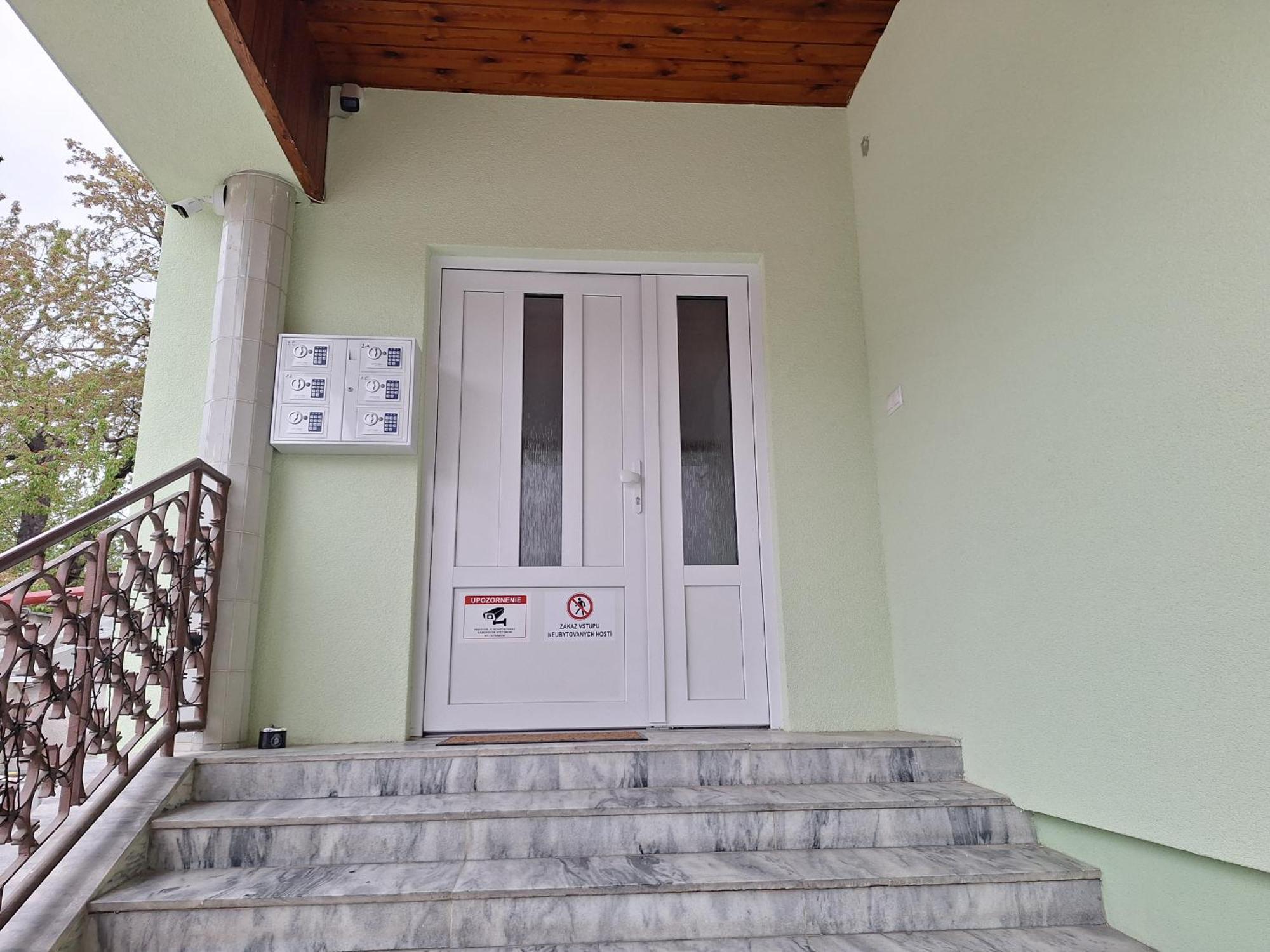 Apartmanovy Dom Stummerova Топольчани Экстерьер фото